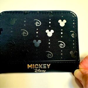 NWT. Disney small wallet. Disney’s Mickey Mouse zipper closure wallet